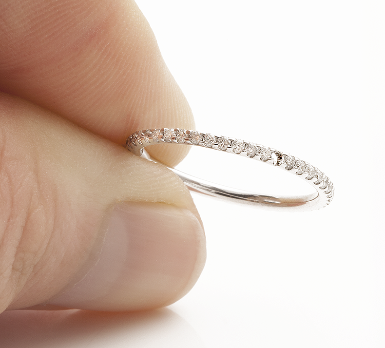 Mengganti berlian yang hilang dari cincin dan perhiasan